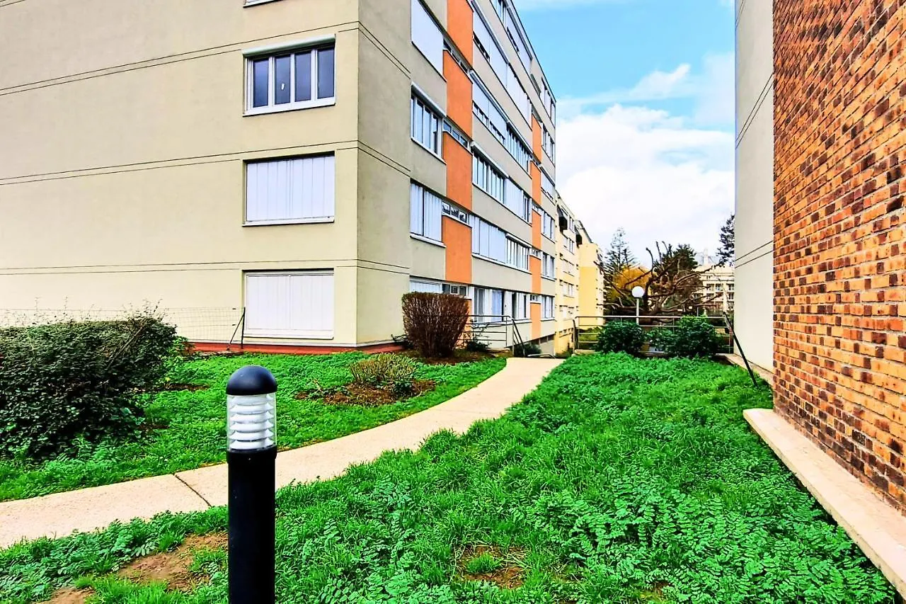 Escale De L'Yvette - 50M2 Cosy, Balcony & Parking Apartment Longjumeau